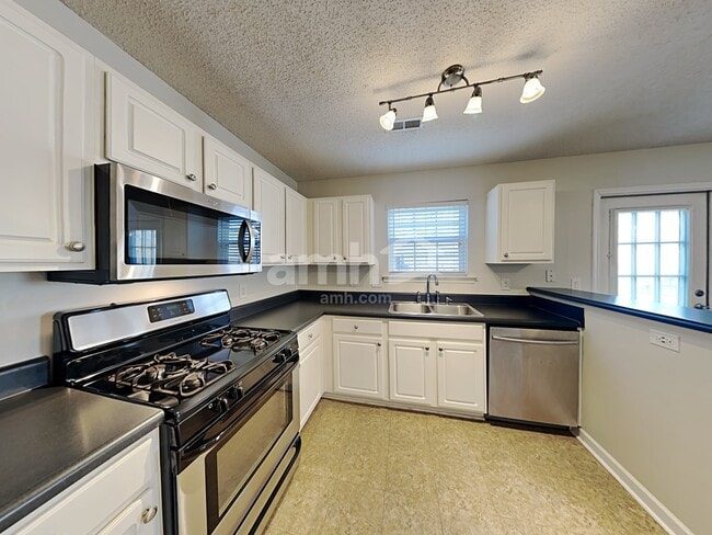 Foto del edificio - 8836 Laurel Run Dr