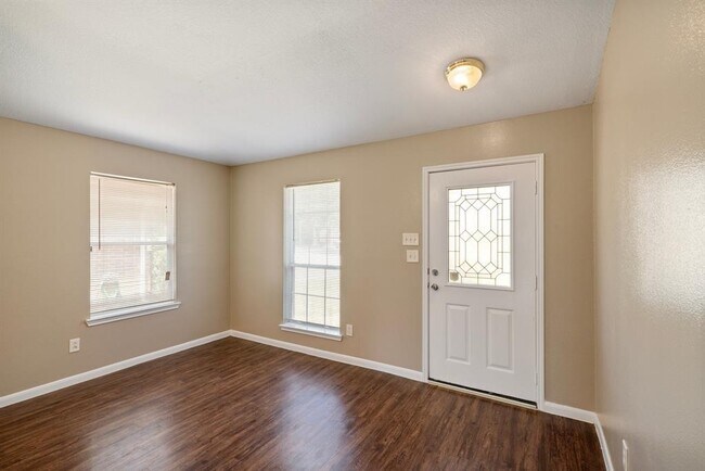 Building Photo - 6835 Silver Shores Ln