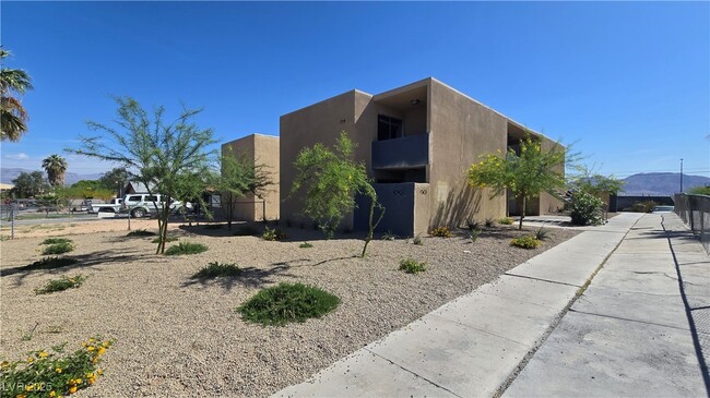 Building Photo - 716 N 11th St
