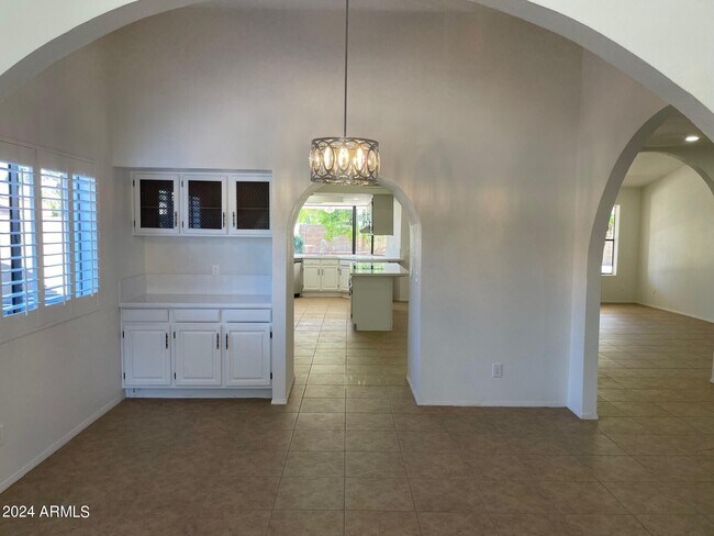 Foto del edificio - 839 E Meadow Ln
