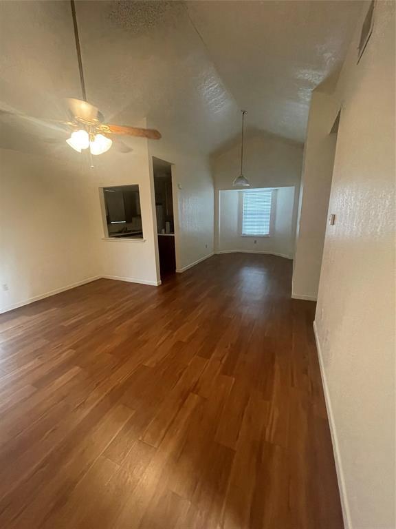 Foto del edificio - 728 W San Antonio St