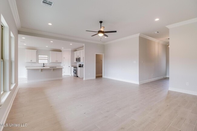 Building Photo - 15216 High Point Dr