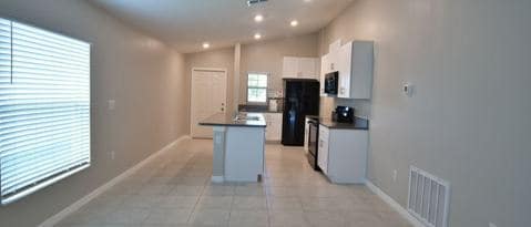 Building Photo - 11910 Miracle Mile Dr-
