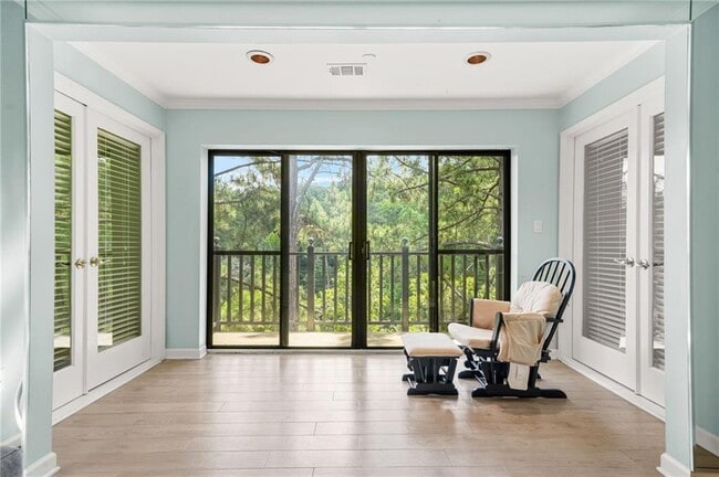 Building Photo - 27404 Plantation Dr NE