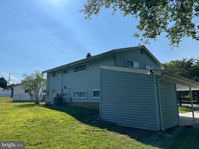 Building Photo - 4500 Roslyn Dr