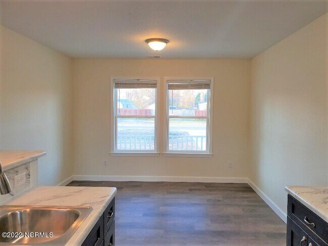 Building Photo - 107 Adelaide Ct