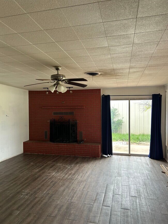 Building Photo - 3100 S Water St