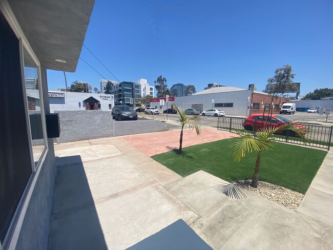 Foto del edificio - 1415 Centinela Ave