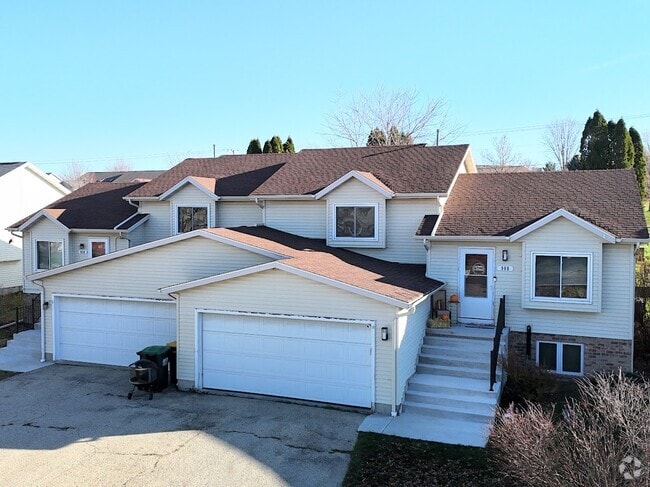 Building Photo - 910 N Clover Ln