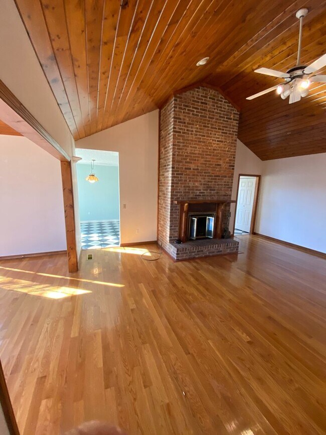 Building Photo - 2 Bed 2 Bath Home in Whites Creek. 20 minu...