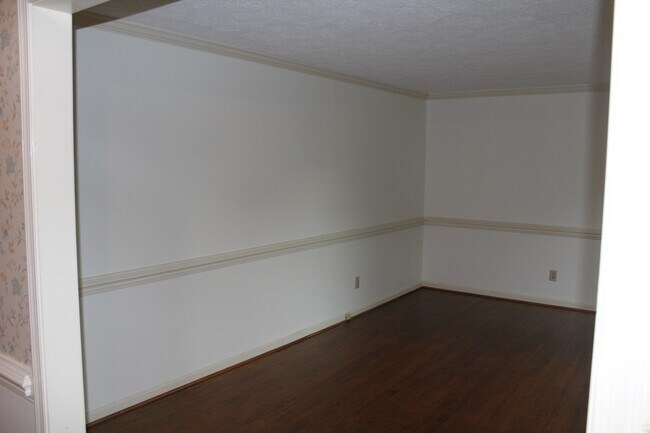 Building Photo - 202 Admiral Ct