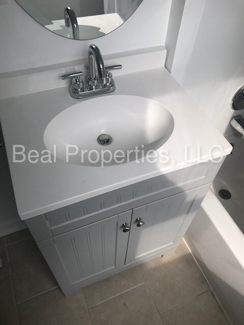 Building Photo - 204 E Cross St