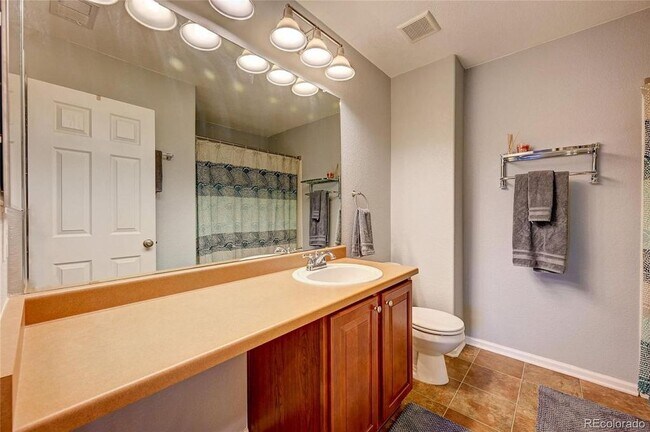 Building Photo - 17100 Waterhouse Circle Unit A