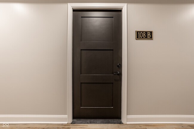 Foto del edificio - 108 W Main St