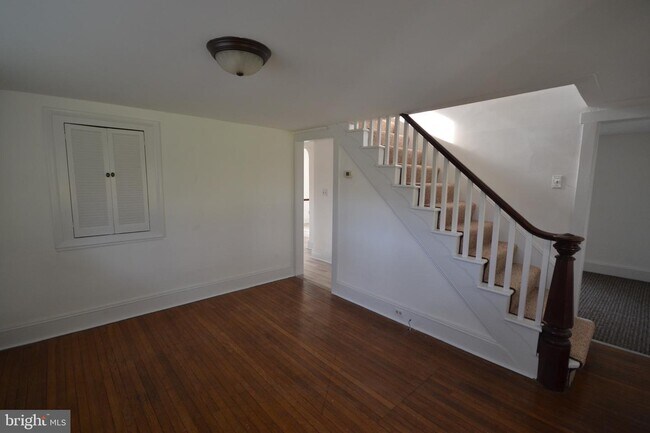 Building Photo - 2402 Edgecomb Ave