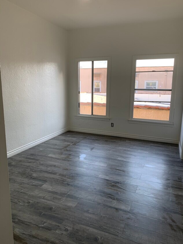 Foto del edificio - 2920 Kenwood Ave