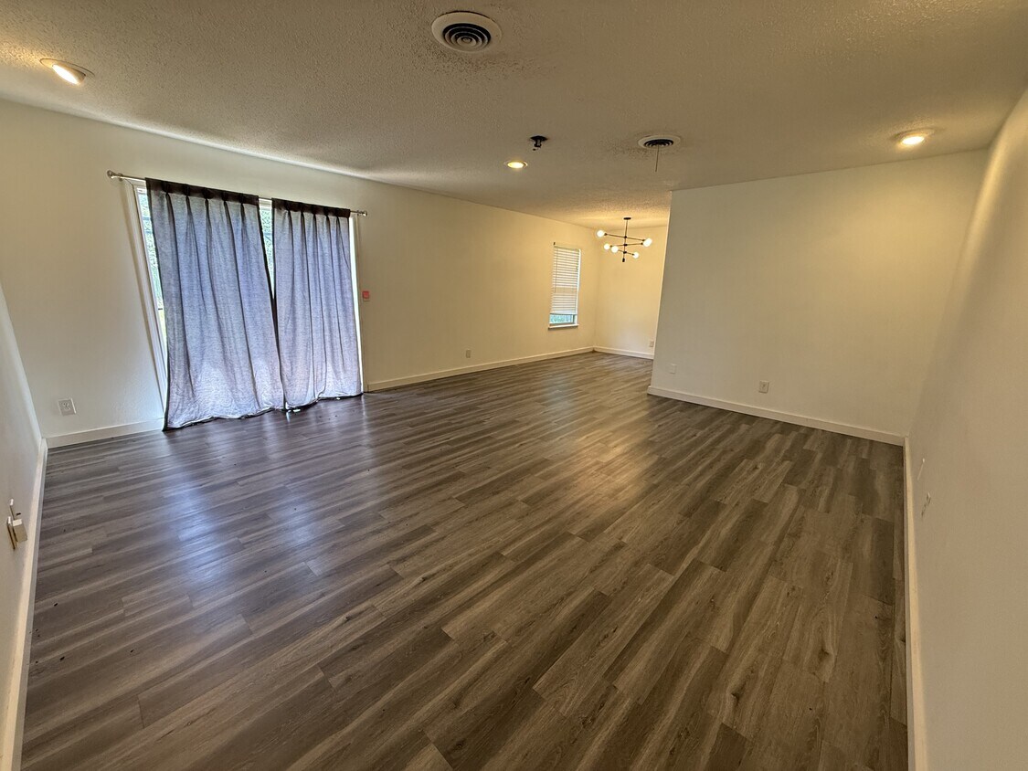 Foto principal - 3311 E 3rd Ave