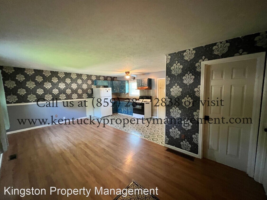 Primary Photo - 2 br, 1 bath House - 313 E. Washington St.