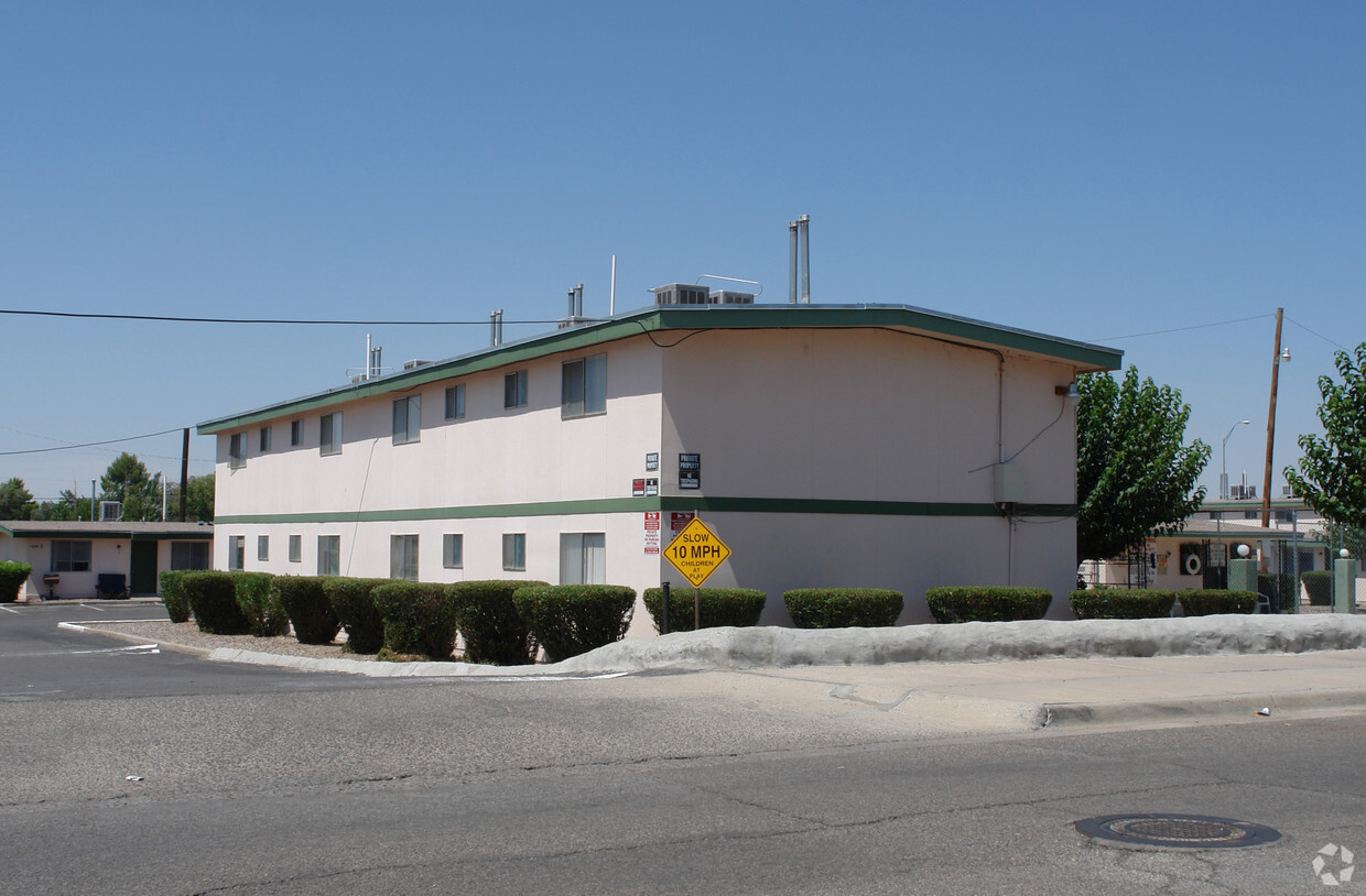 Primary Photo - The Doniphan Apartments