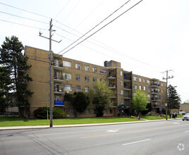 Building Photo - 2895 Bathurst St