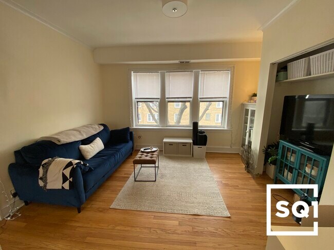 Foto del edificio - 3547 N Claremont Ave
