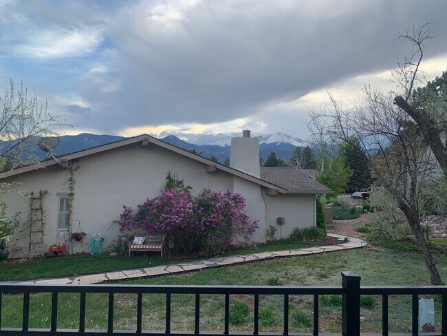 Foto del edificio - 5308 Kissing Camels Dr