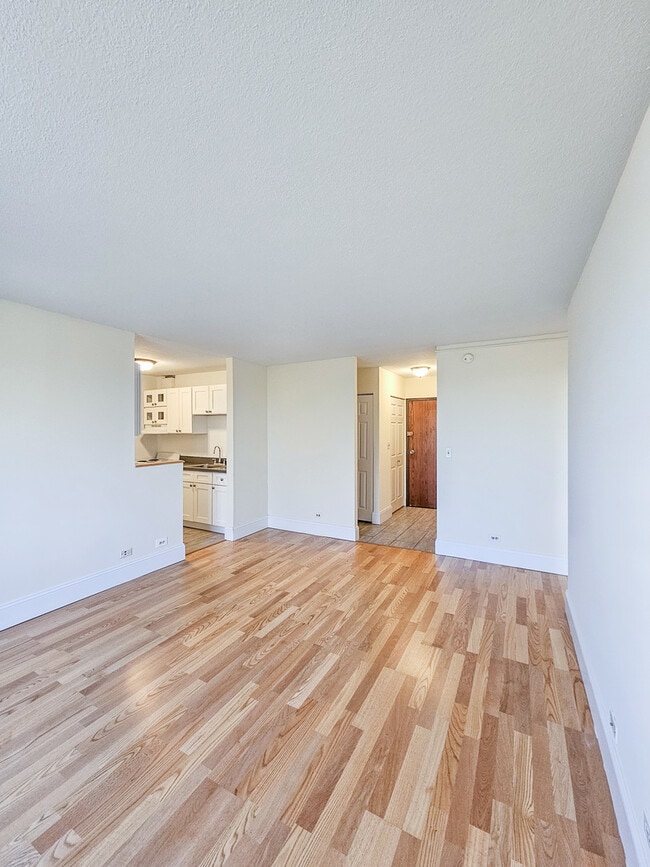 Building Photo - 4500 N Winchester Ave