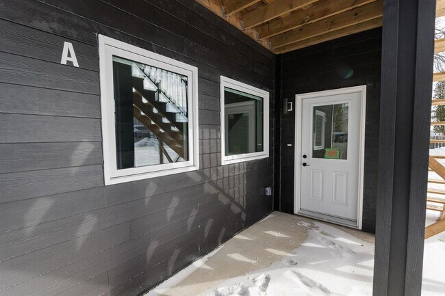 Photo du bâtiment - 250 5 Ave NW