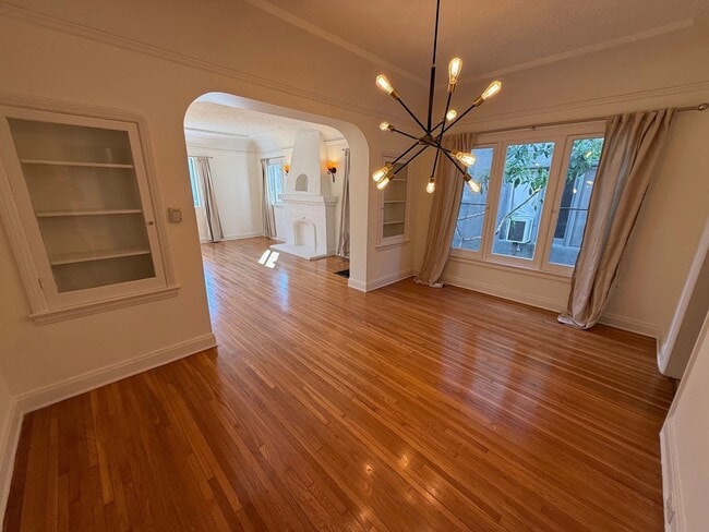 Building Photo - 339 N Orange Dr