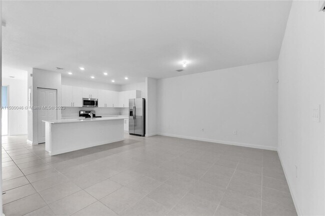Building Photo - 12875 SW 243 Terr