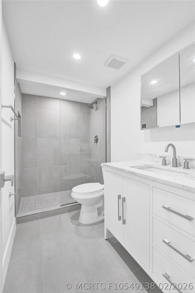 Building Photo - 4040 N Hills Dr