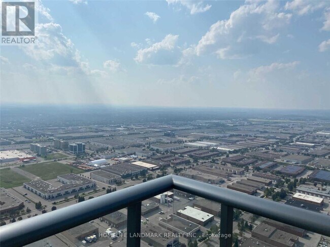 Photo du bâtiment - 950-5950 Portage Pkwy