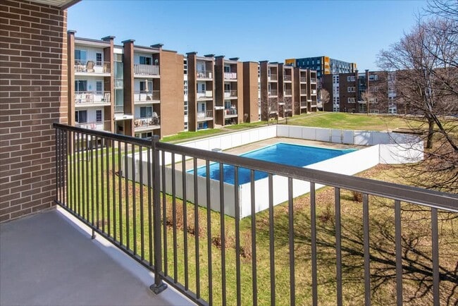 Building Photo - 3320 rue de la Monnerie