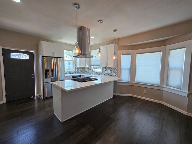 Foto del edificio - 3BD/2BA w/ Driveway Parking!