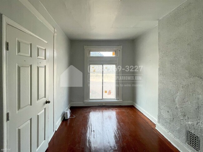 Building Photo - 4 br, 1 bath House - 2525 West Lombard Str...