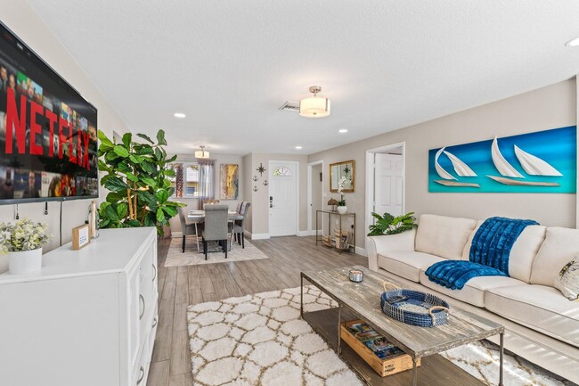 Building Photo - 214 Seacrest Ln