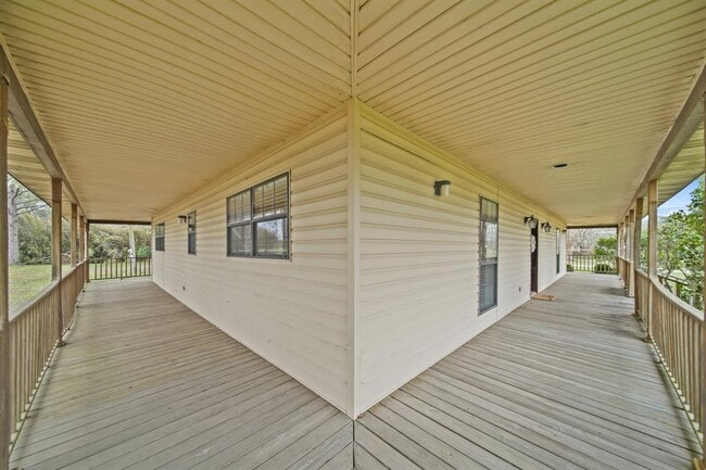 Building Photo - 6903 Lewis Ln