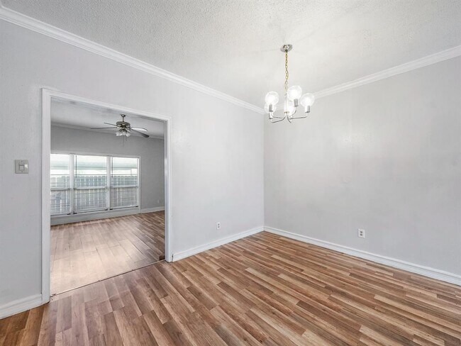 Building Photo - 7700 Creekbend Dr