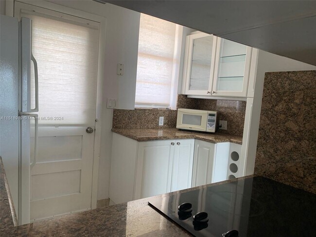 Foto del edificio - 2999 Point E Dr