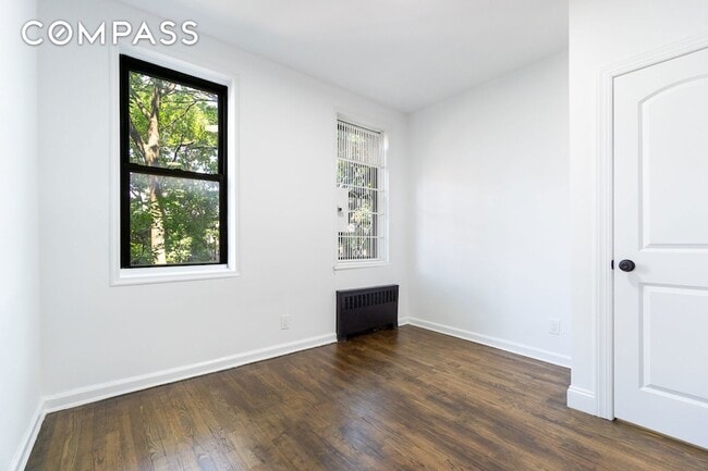 Foto del edificio - 315 E 5th St