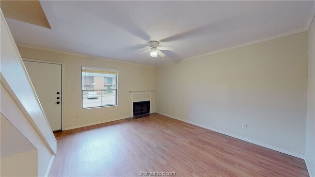 Foto del edificio - 904 University Oaks Blvd