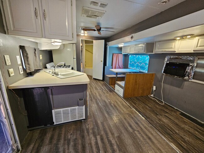 6618 #14 Cocina - 6618 Topper Run