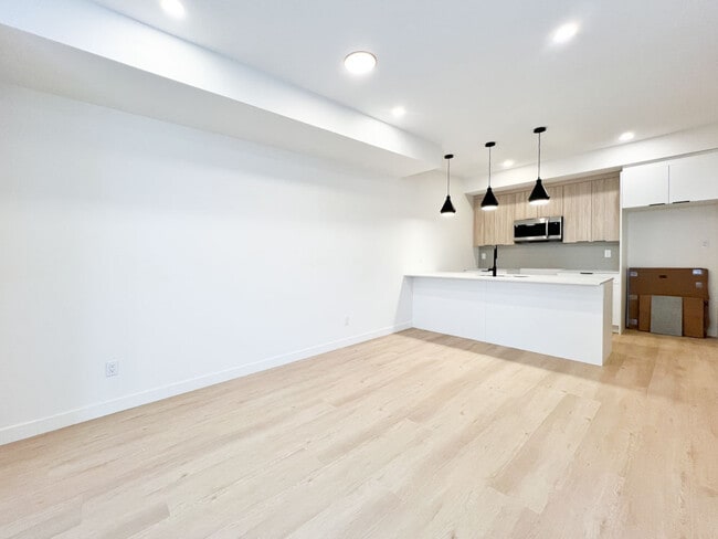 Building Photo - 9326-9153 153 St NW