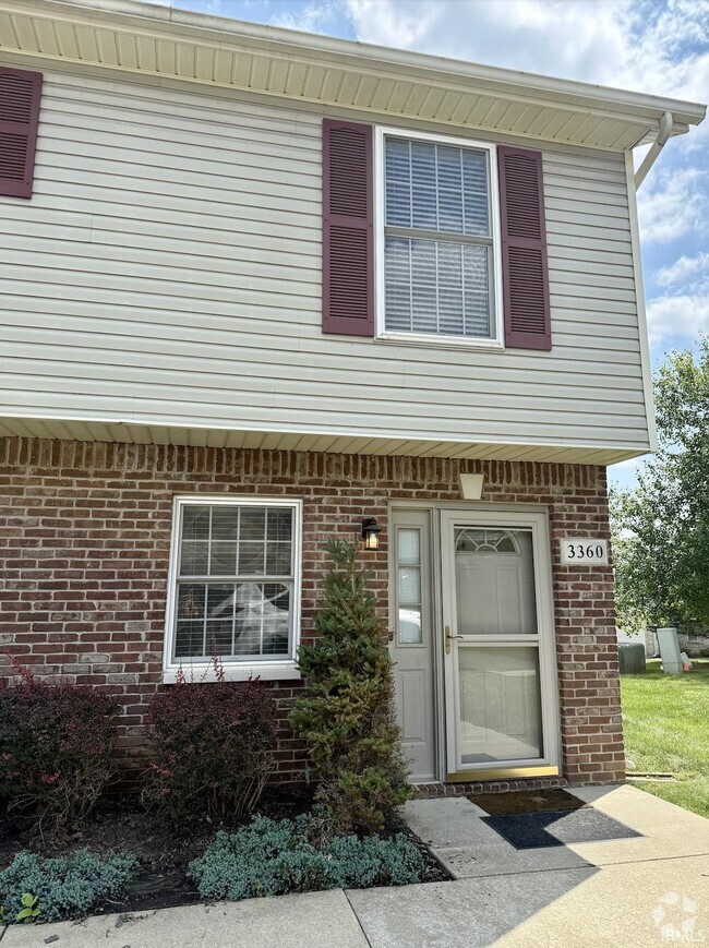 Building Photo - 3360 S Oaklawn Cir