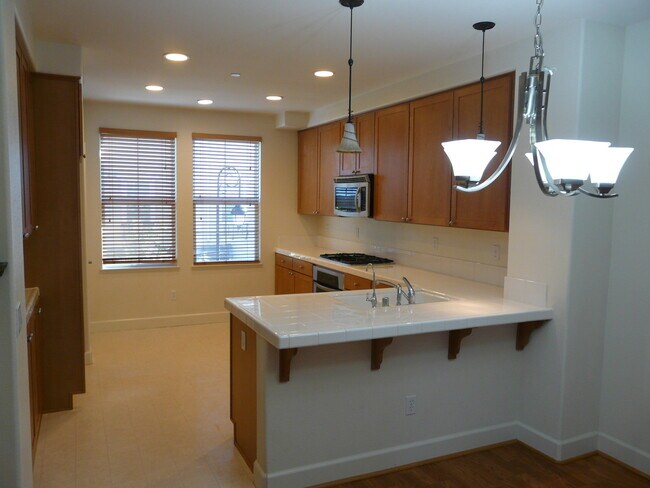 Building Photo - Beautiful 2 Bedroom 2 Bath North San Jose ...