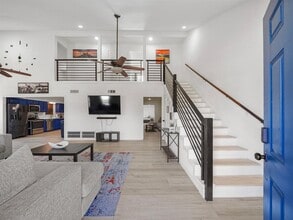 Building Photo - 8007 Beluche Dr