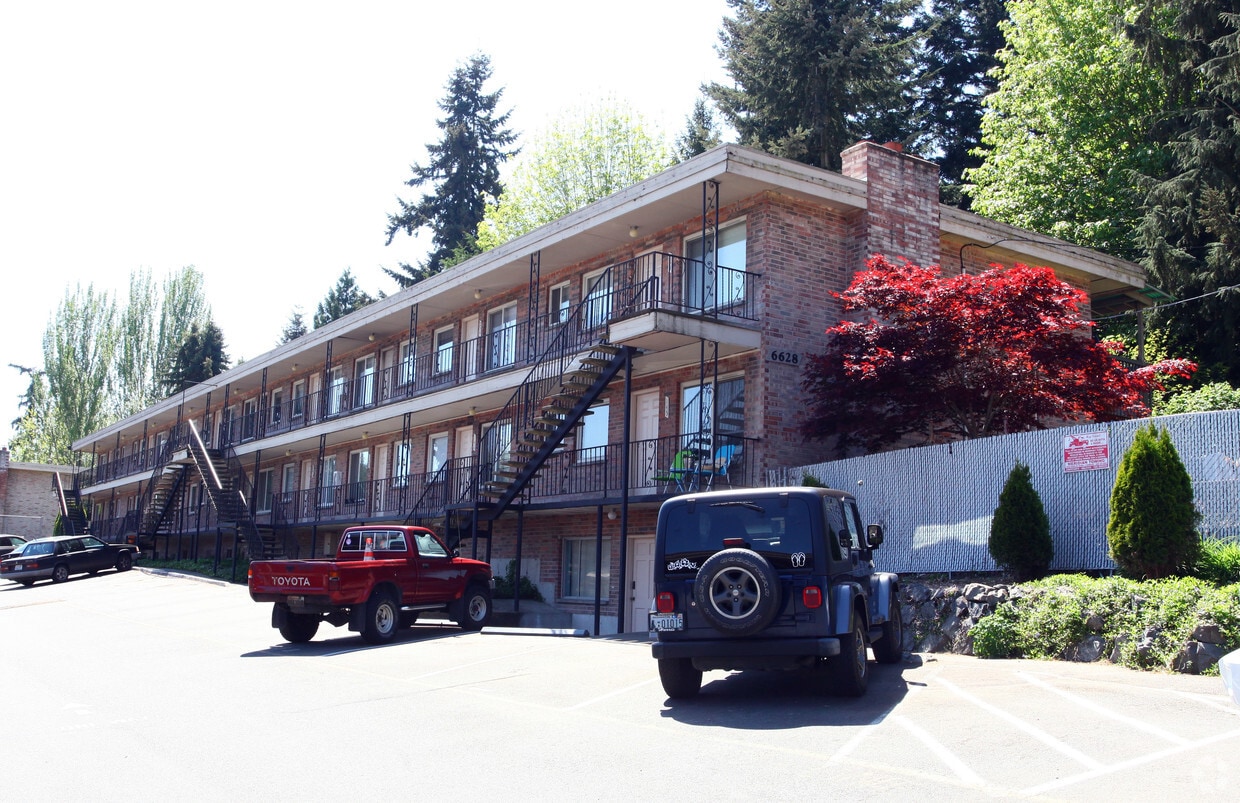 Building Photo - Viking 202 Apt