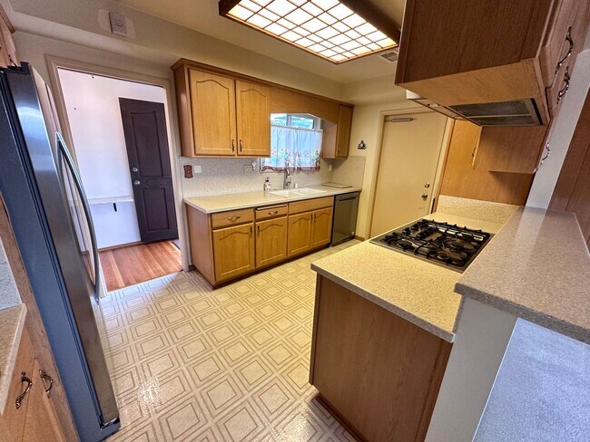 Foto del edificio - 3 bed 2 bath, Fletcher Hills, View, All Ap...