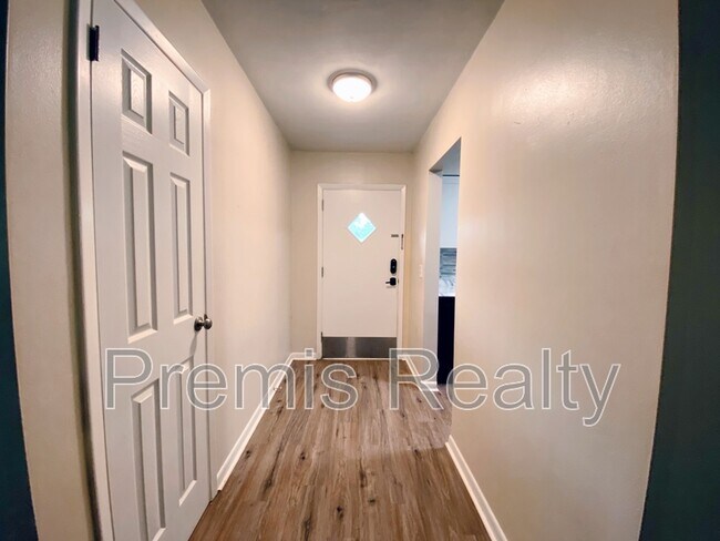 Foto del edificio - 1121 Mary Jane Ln