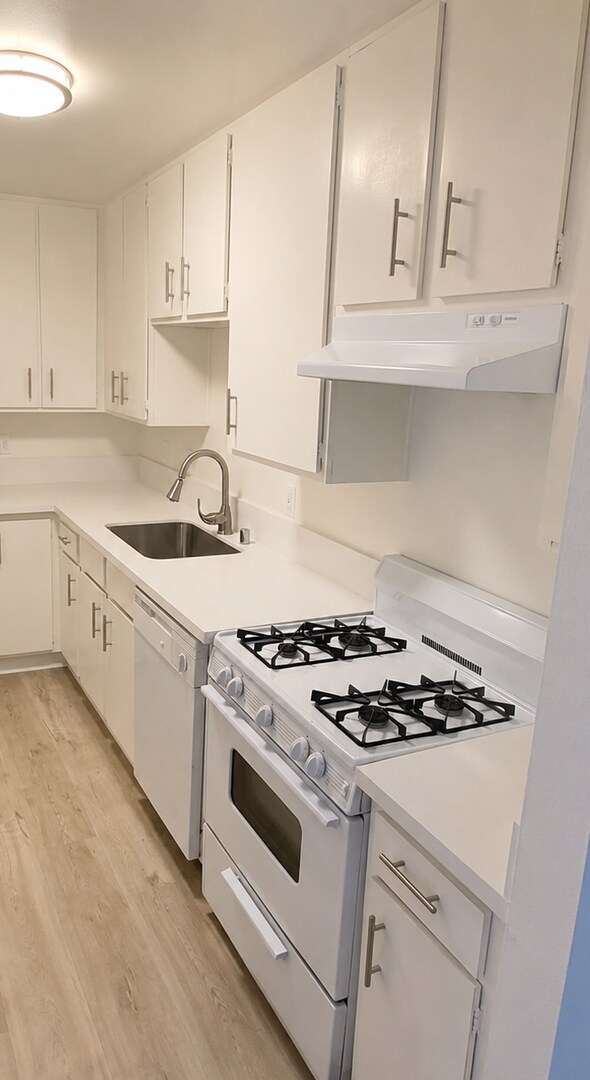 Foto del interior - 14228-14230 Dickens St